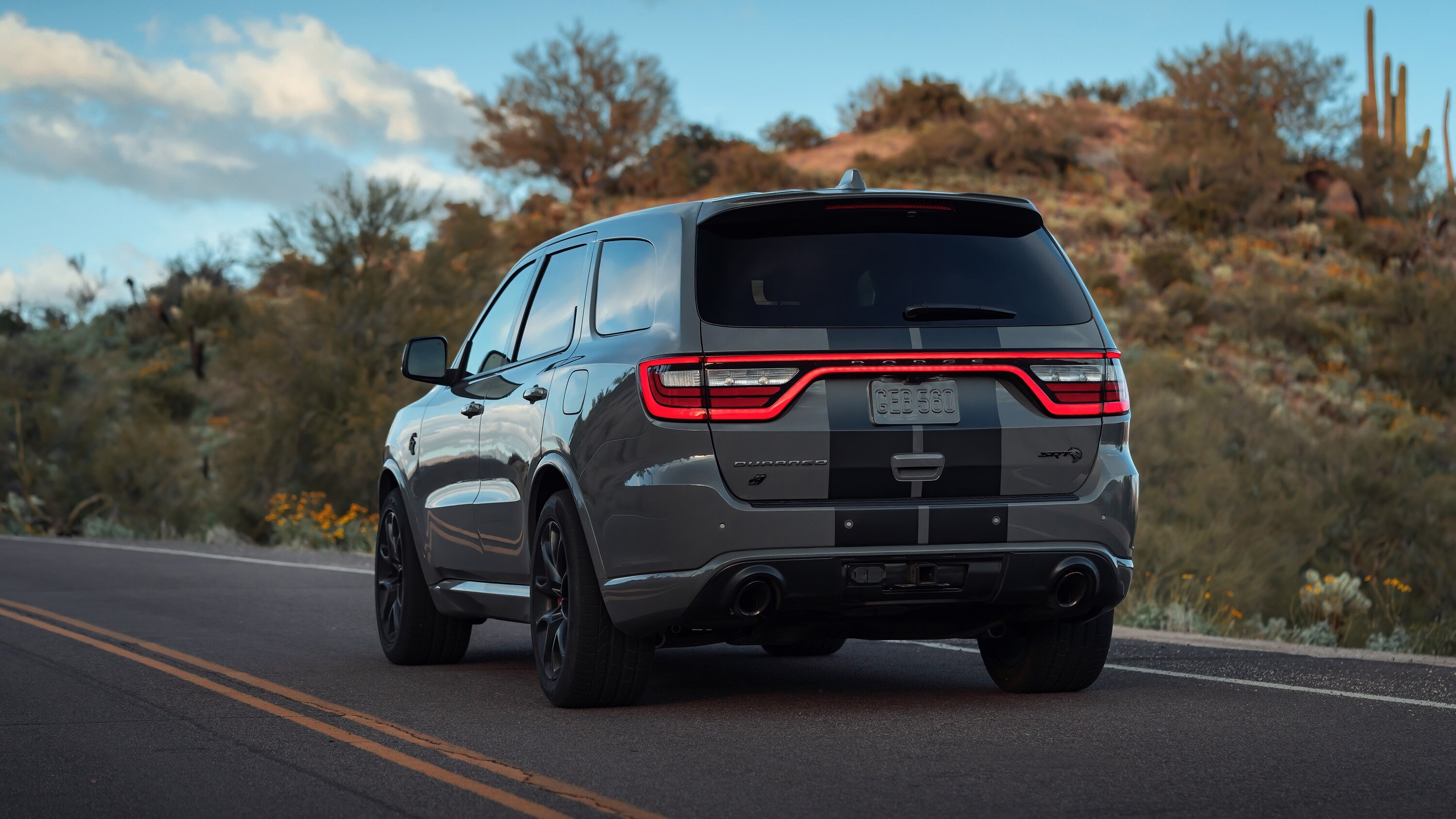 Владелец Dodge Durango разогнался до 277 км/ч на обычной дороге — и попался