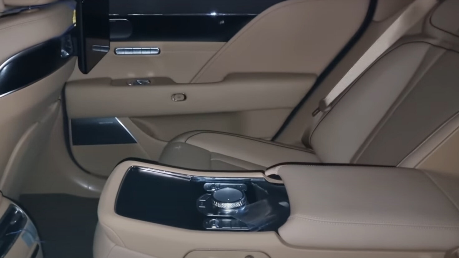 Интерьер нового флагманского седана Genesis G90 рассекретили на видео
