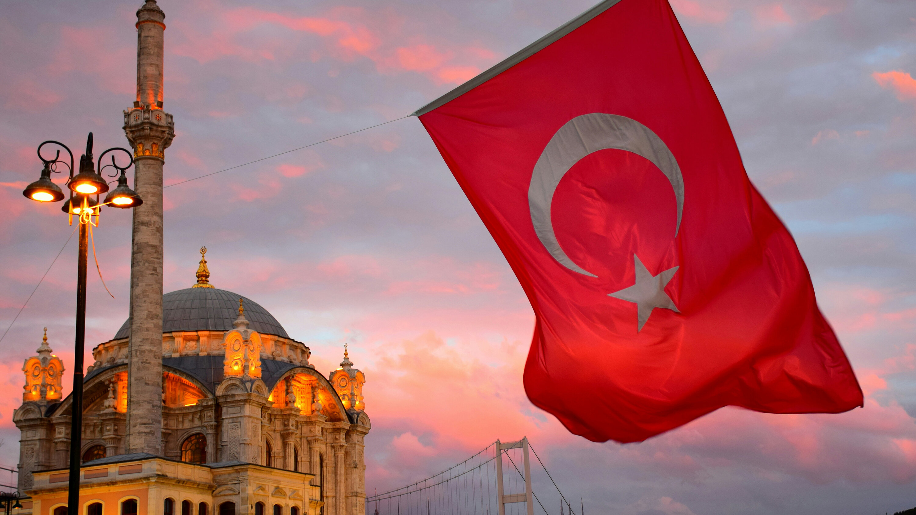 Что посмотреть в Стамбуле за один день: турецкий Версаль, мечети и подземное водохранилище