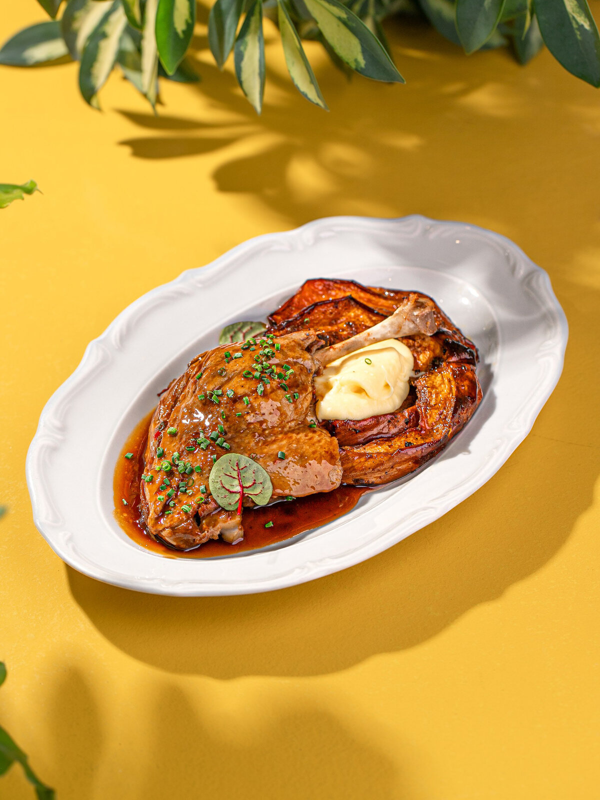 Утиная ножка с картофельным пюре и тыквой