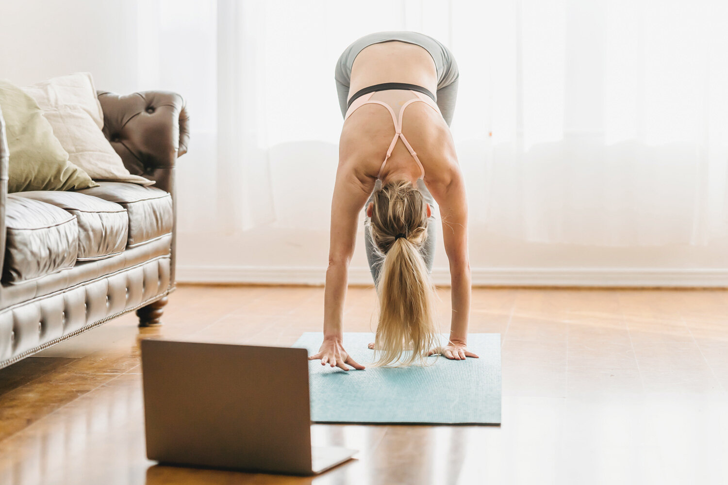 В поисках баланса: что нужно, чтобы практиковать йогу дома