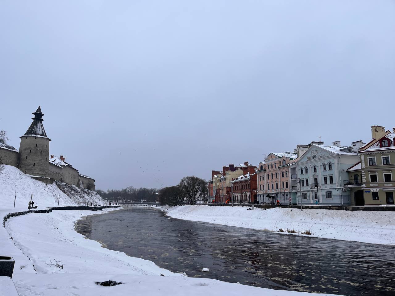Псков, Печоры и Изборск одним днём из Санкт-Петербурга: стоит ли ехать зимой