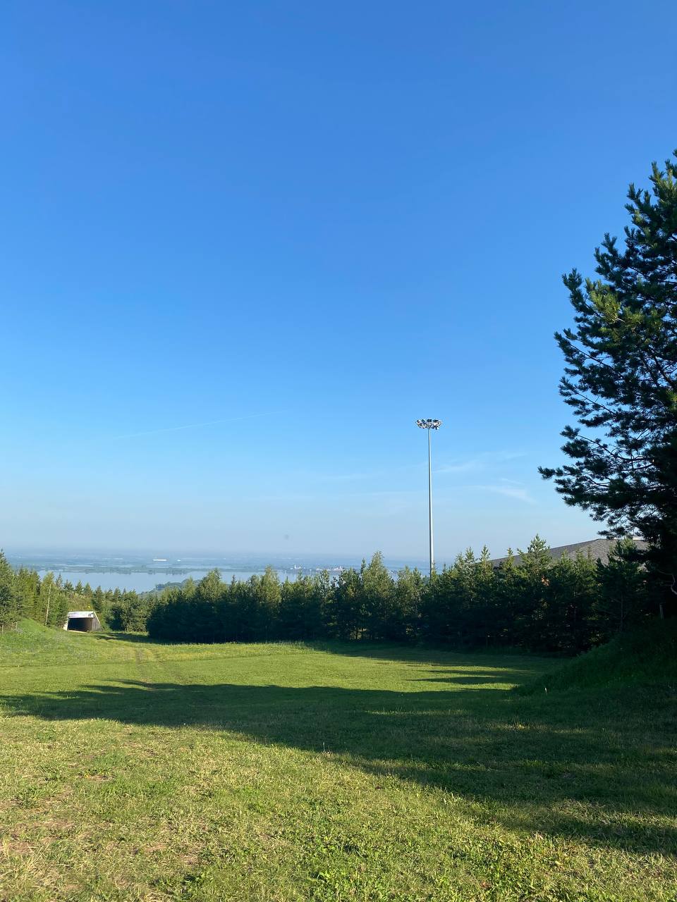 «Альпийские домики»: тимбилдинг среди сосен с видом на Волгу