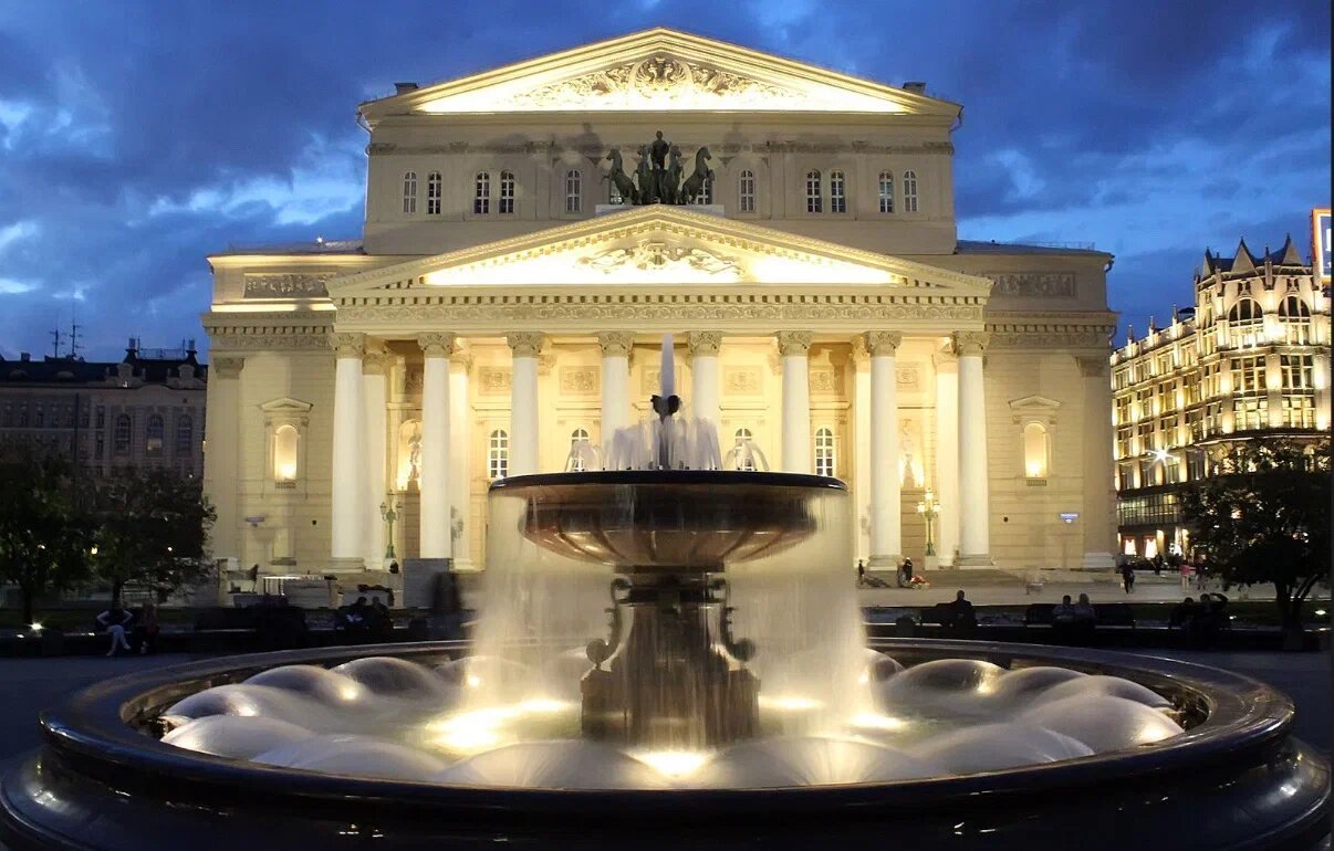 Во время основания в 1776 году Большой
театр назывался Петровским, потому что находился на улице Петровка.