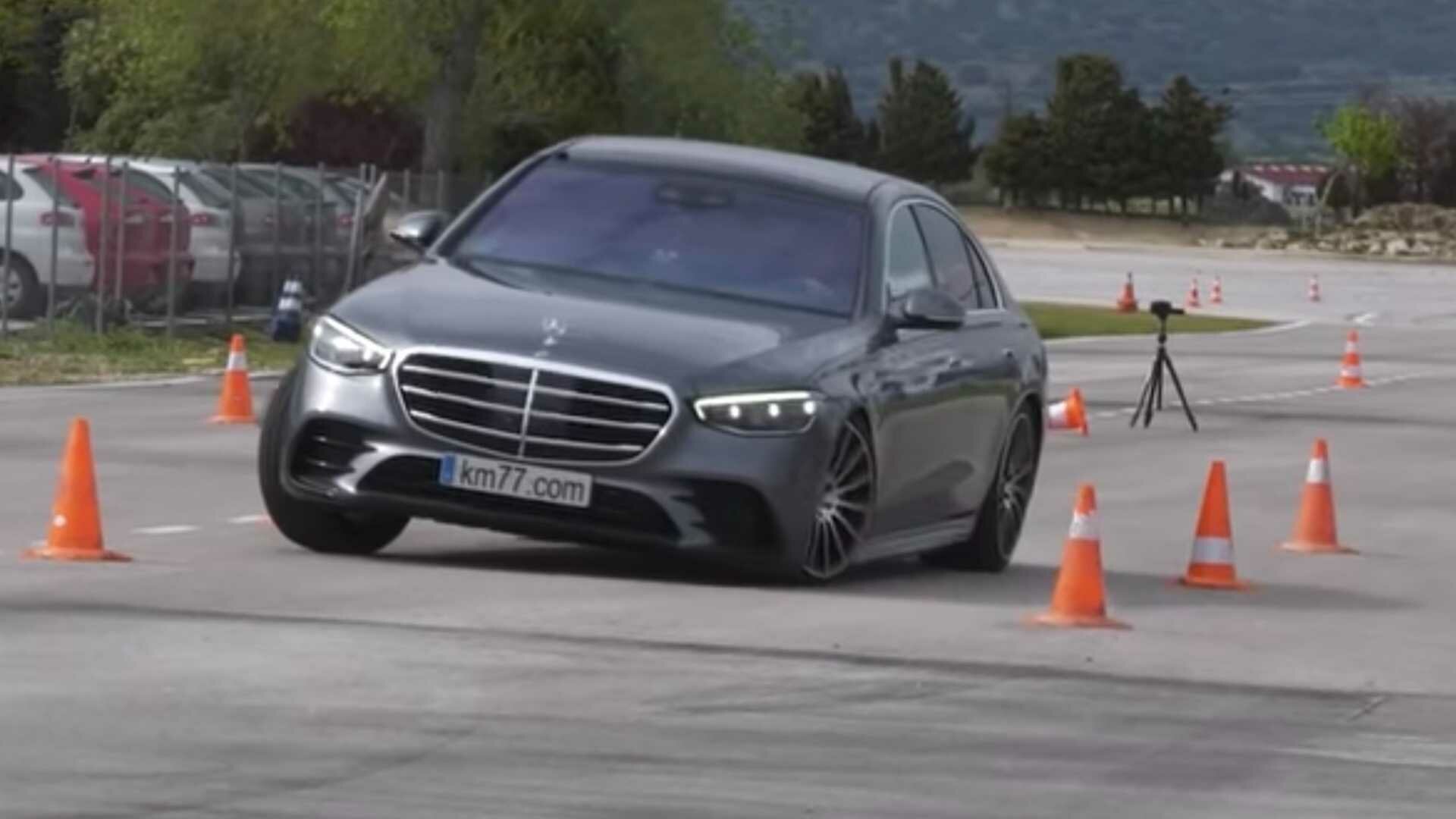 Новый Mercedes-Benz S-класса проверили «лосиным тестом». Он оказался лучше, чем Lexus LS