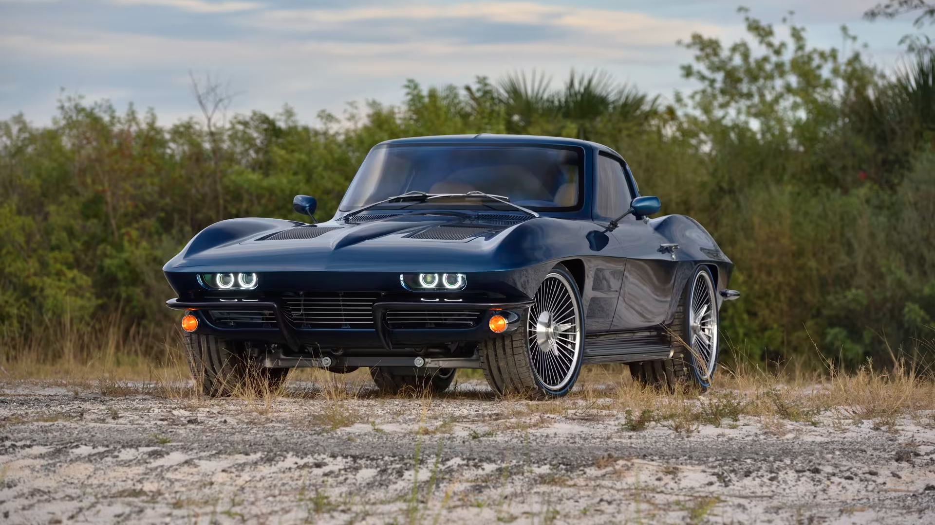 725-сильный рестомод от создателя Chevrolet Corvette Stingray пустят с молотка