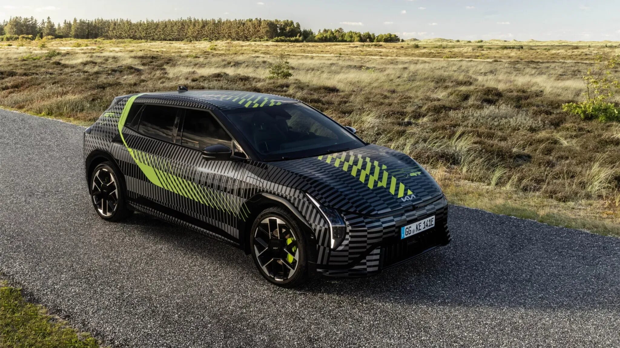 Kia показала батарейный хот-хэтч EV4 GT, который выйдет в 2026 году