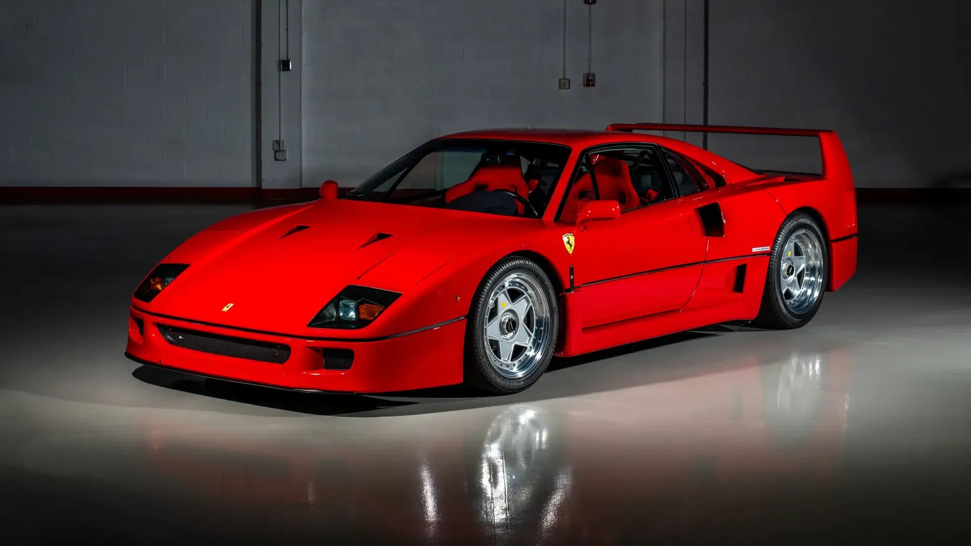 1418 километров за 34 года: почти новая Ferrari F40 уйдёт с молотка