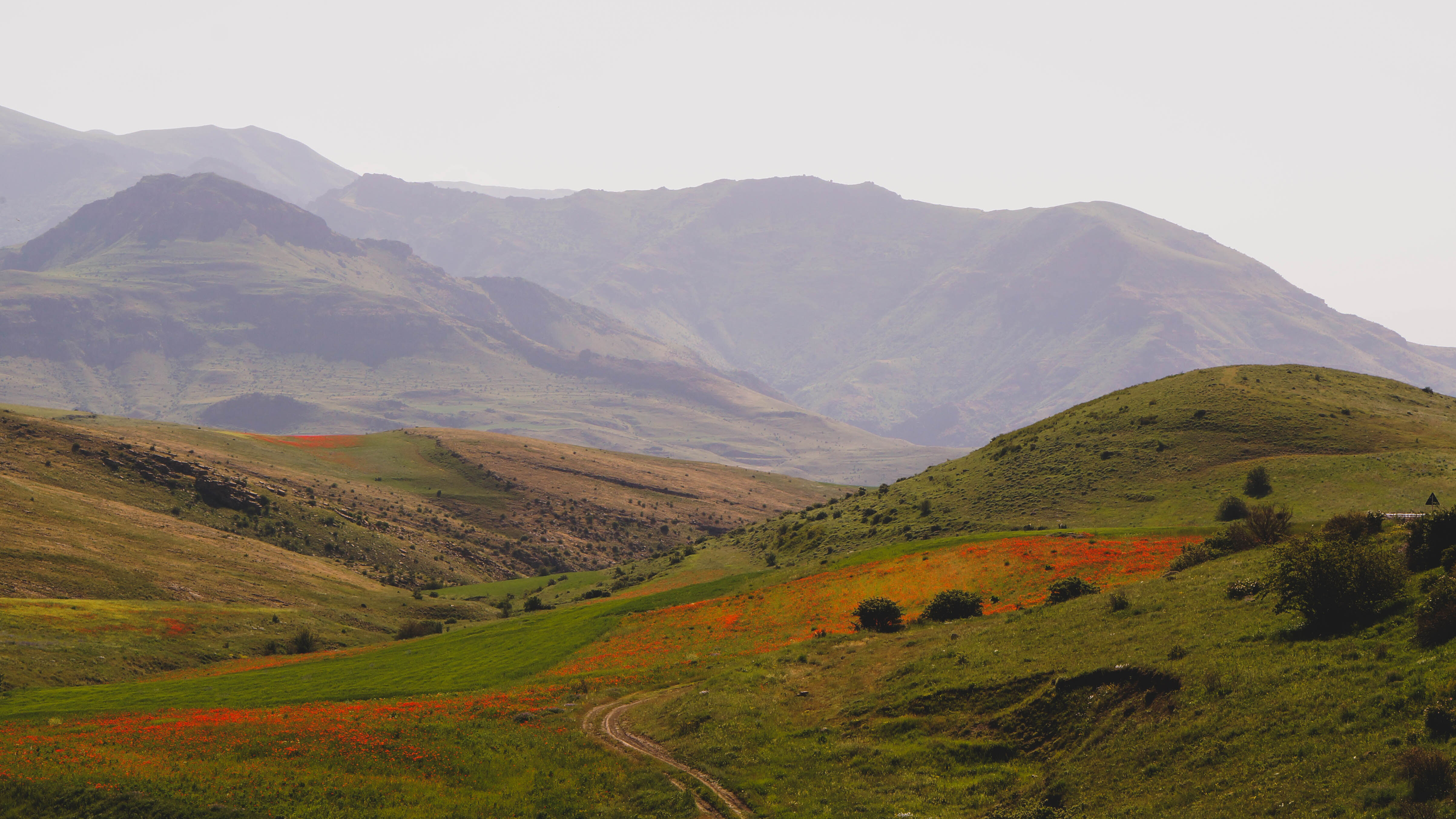 10 самых высоких и древних гор Армении