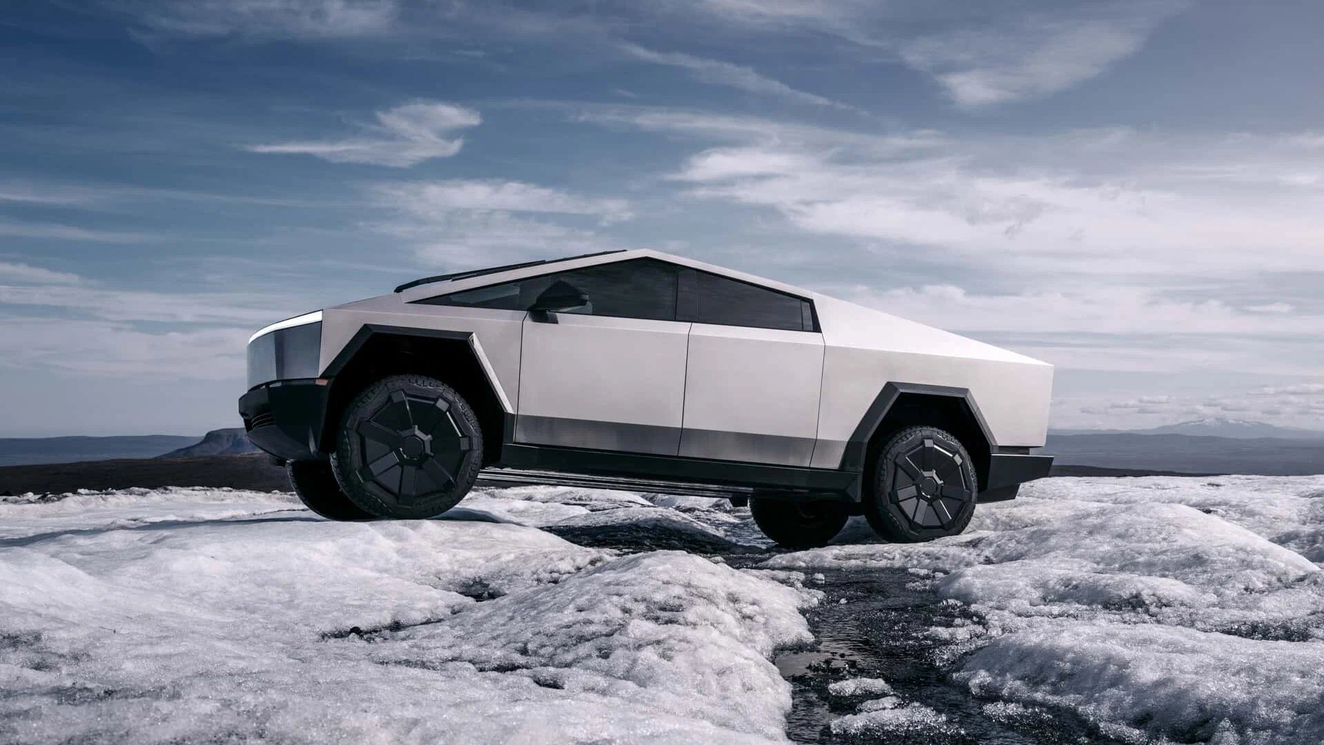Ford и Porsche купили по Кибертраку для изучения модели