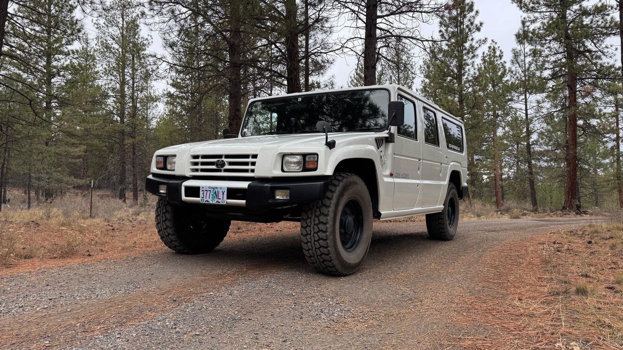 Один из 133 существующих внедорожников Toyota Mega Cruiser выставили на продажу