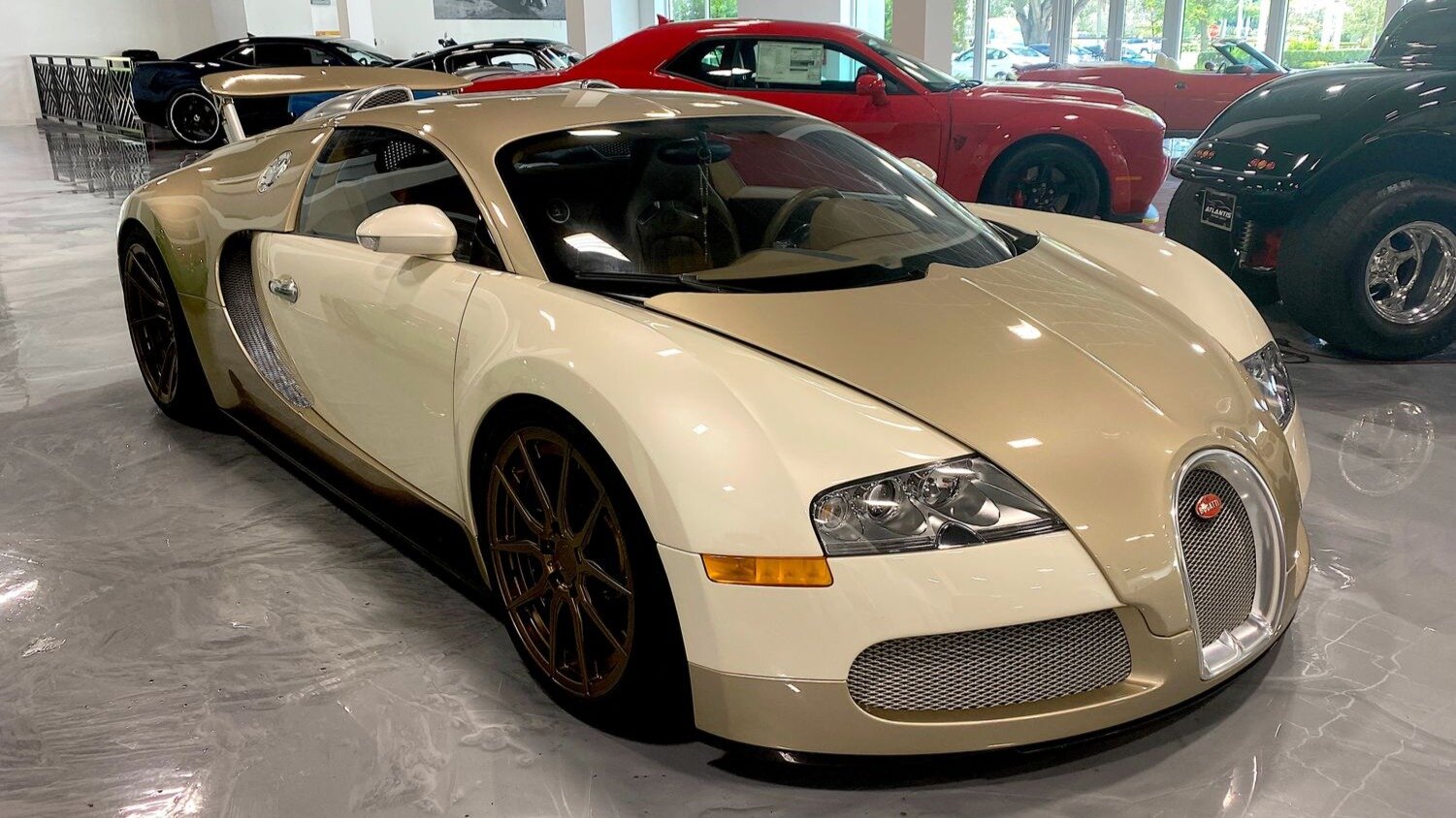 Bugatti Veyron с небольшим пробегом оценили в 1,6 миллиона долларов из-за цвета