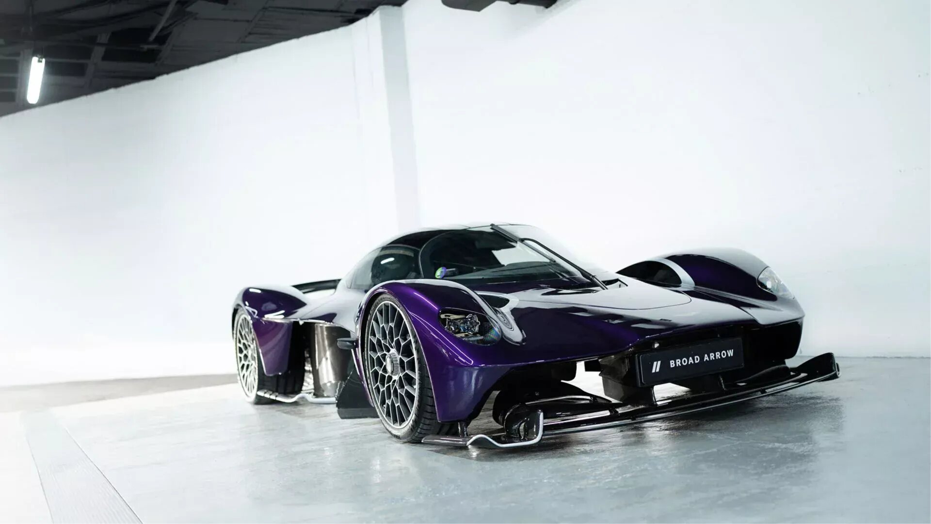 Редчайший Aston Martin Valkyrie с опциями на 320 тысяч долларов уйдёт с молотка