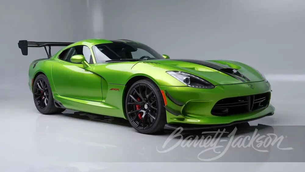 Редкий Dodge Viper с пробегом 1,3 тысячи километров продадут на аукционе