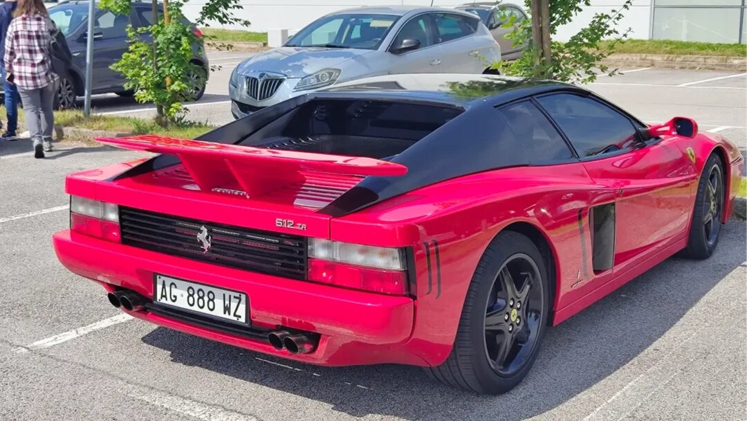 Ferrari из 1990-х после тюнинга приняли за подделку