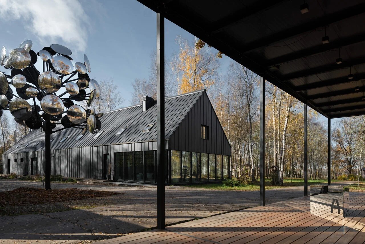 На парковой территории много интересных арт-объектов — каждый может стать идеей для вдохновения.