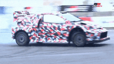 Посмотрите, как глава Toyota круто ездит в заносе на ралли-каре