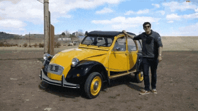 Старинный Citroen 2CV проверили внедорожной трассой