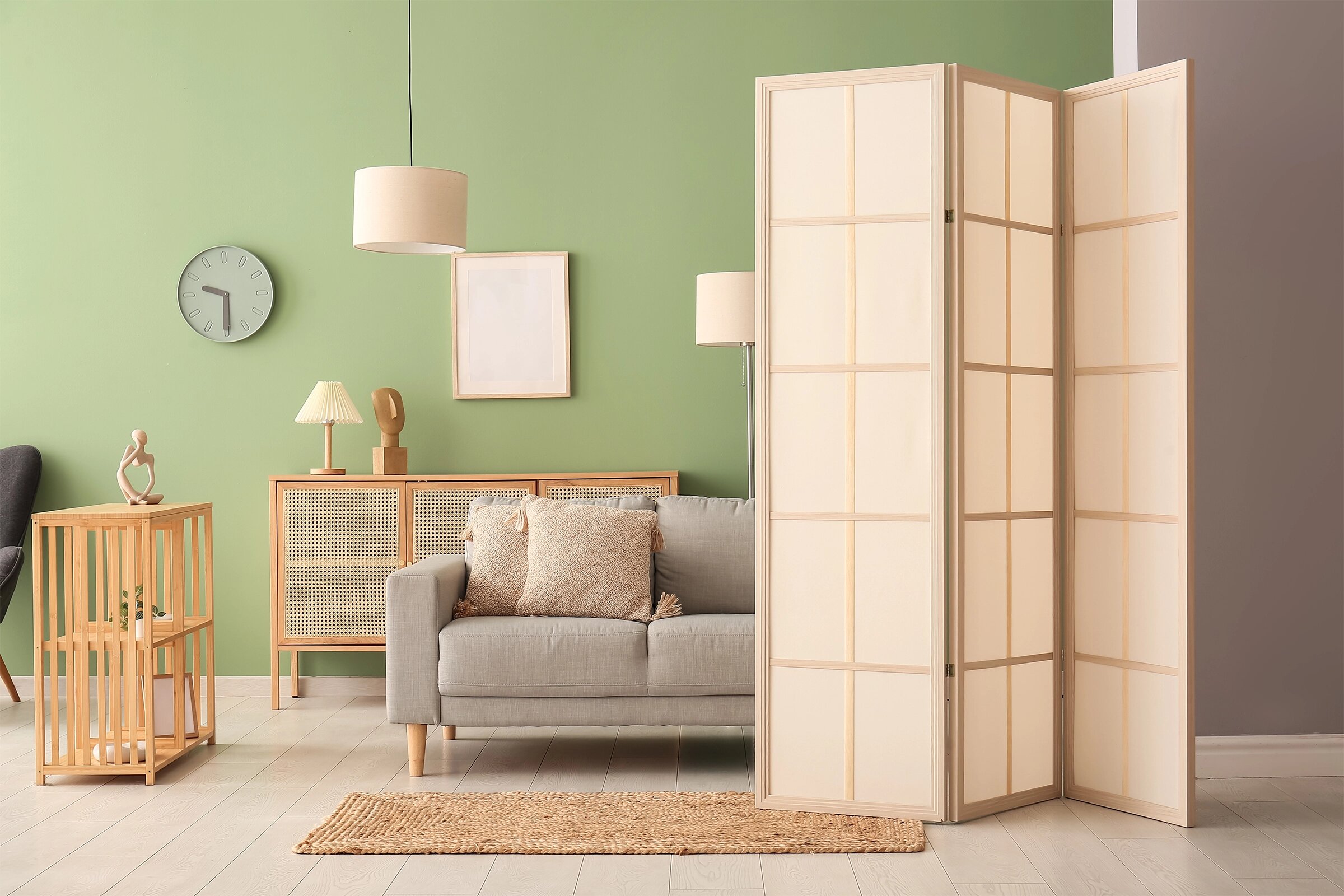 Нескучное зонирование без ремонта: 6 дизайнерских ширм в разных стилях