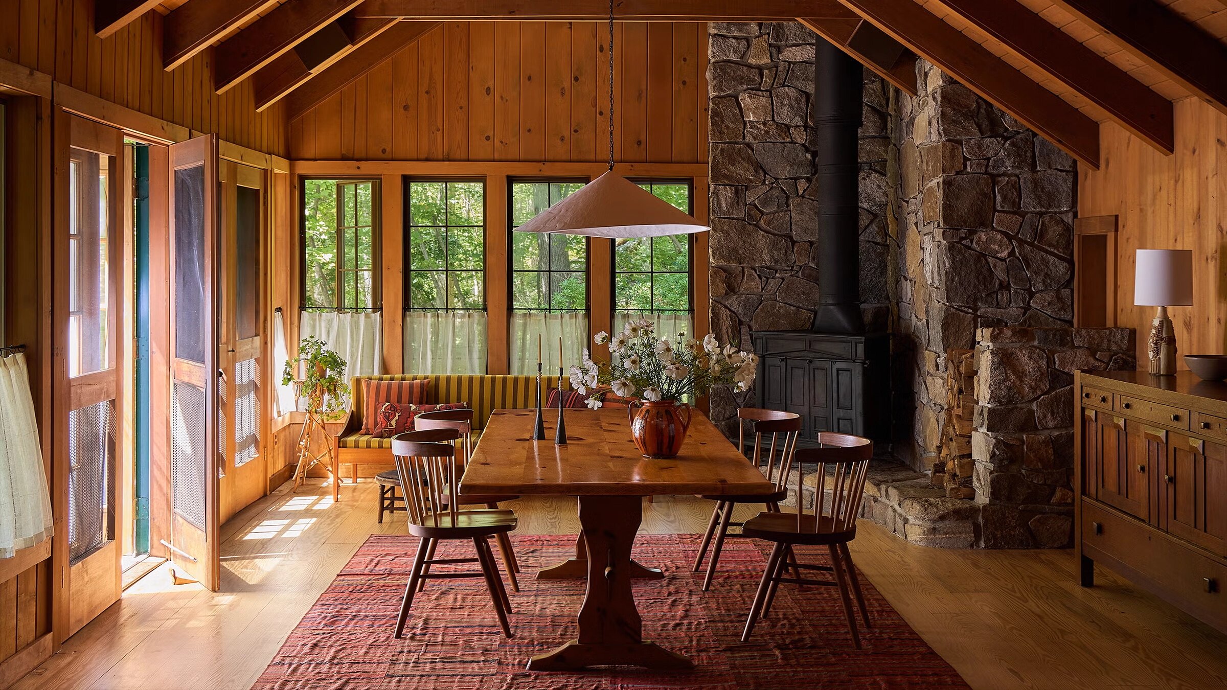 Дизайнерский уют в лесистом уголке долины Гудзона: фотопост