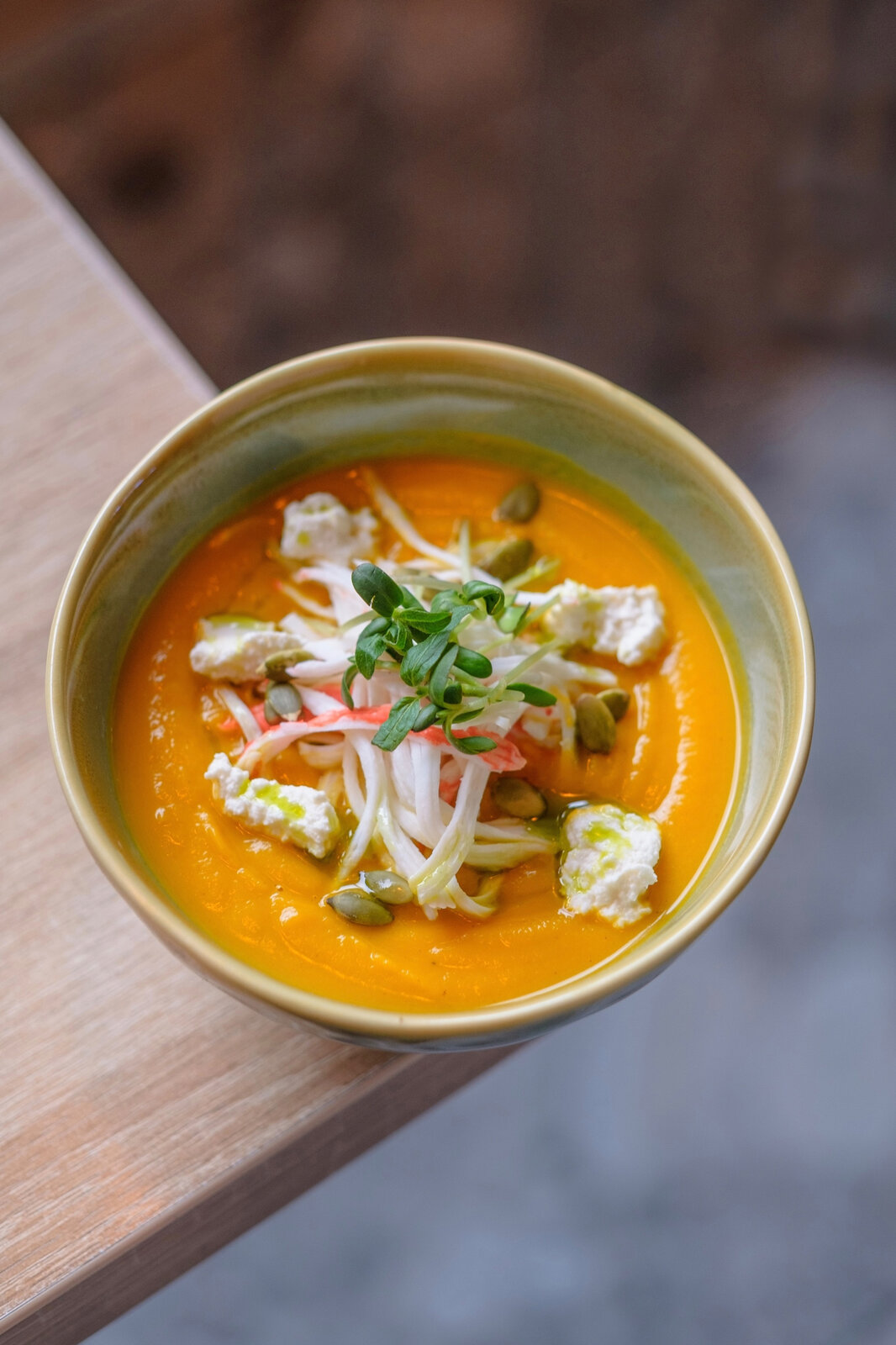 Тыквенный суп со снежным крабом и рикоттой