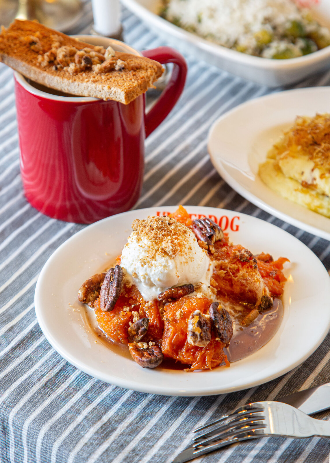 Запеканка из батата с орехом пекан, маршмеллоу и кленовым сиропом