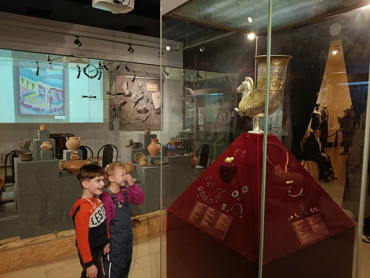 Главная жемчужина музея — серебряный ритон «Пегас».