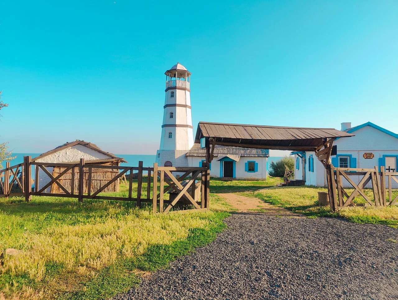 В беседках на территории можно пожарить шашлыки.