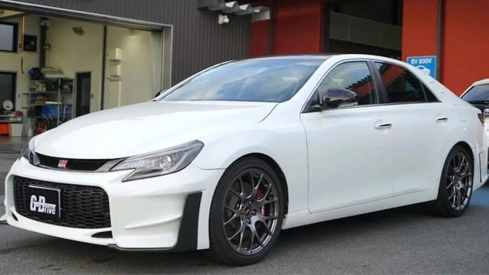 Редчайшую Toyota Mark X GRMN с «механикой» выставили на продажу