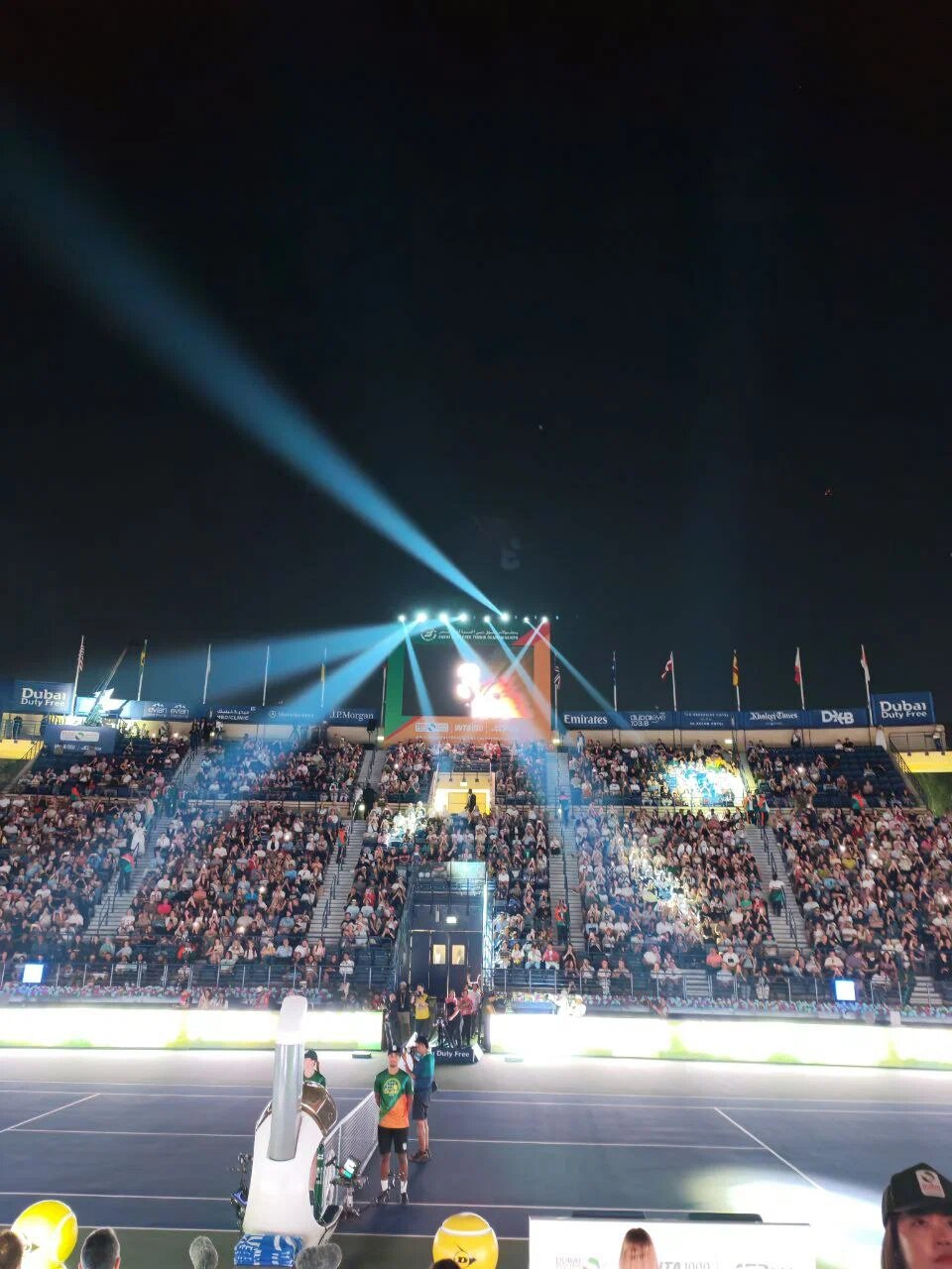 Теннисный турнир в Дубае: матчи, море и базары