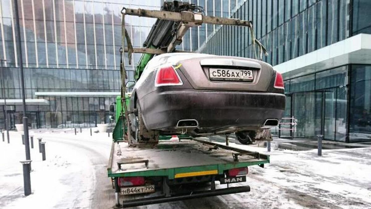 В Москве эвакуировали 1800 роскошных автомобилей за нарушение правил парковки