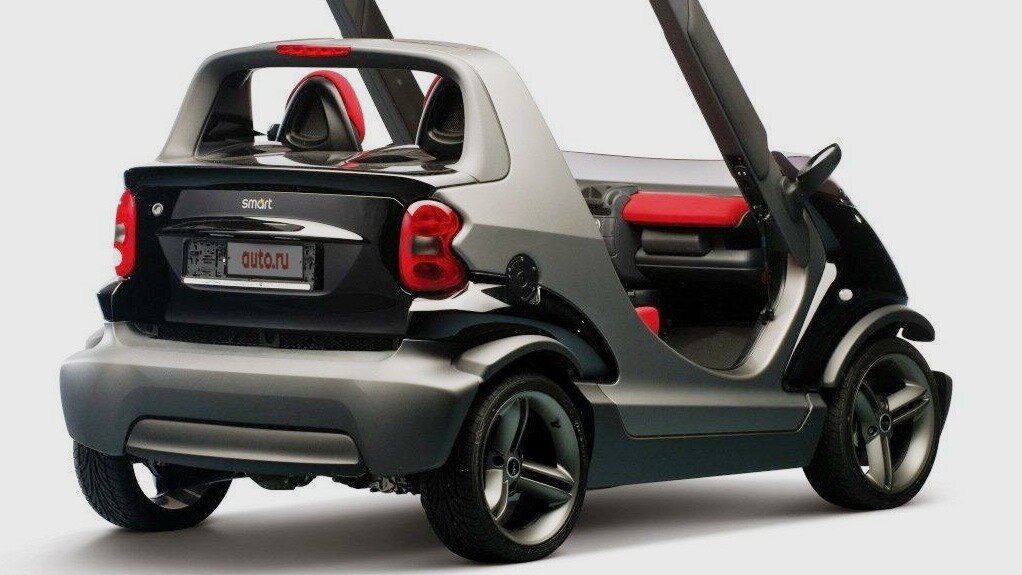 В продаже появился странный Smart — это спидстер с зеркальным шаром в багажнике