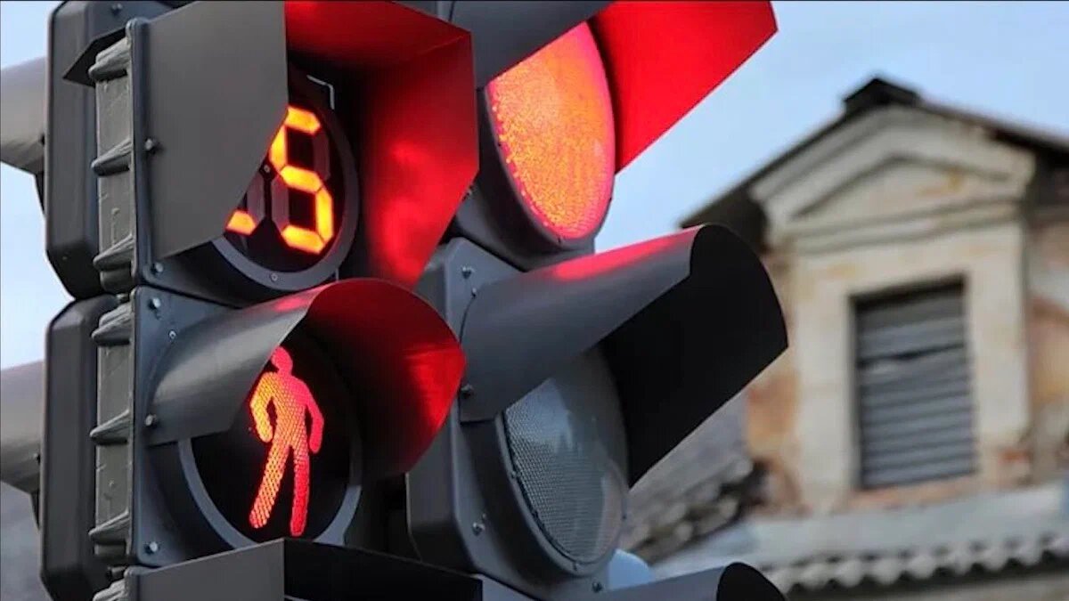 Московские светофоры перестали мигать жёлтым по ночам