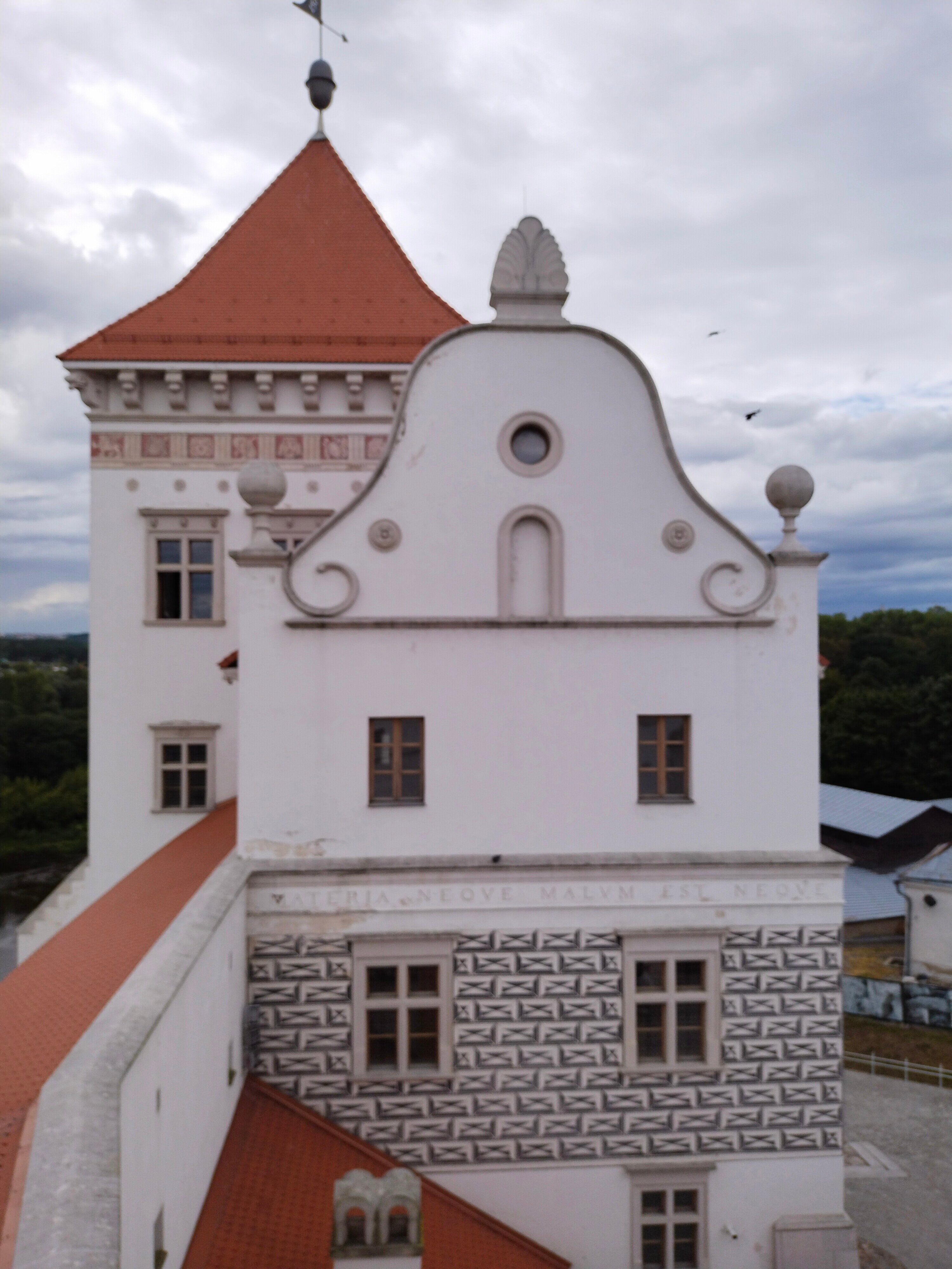 Отсюда открывается отличный вид на новый замок и реку Неман.