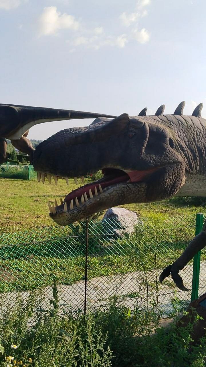 Некоторые динозавры двигаются и рычат





