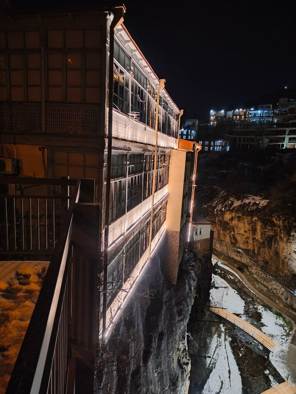 Вид на нашу квартирку со смотровой прямо во дворе

