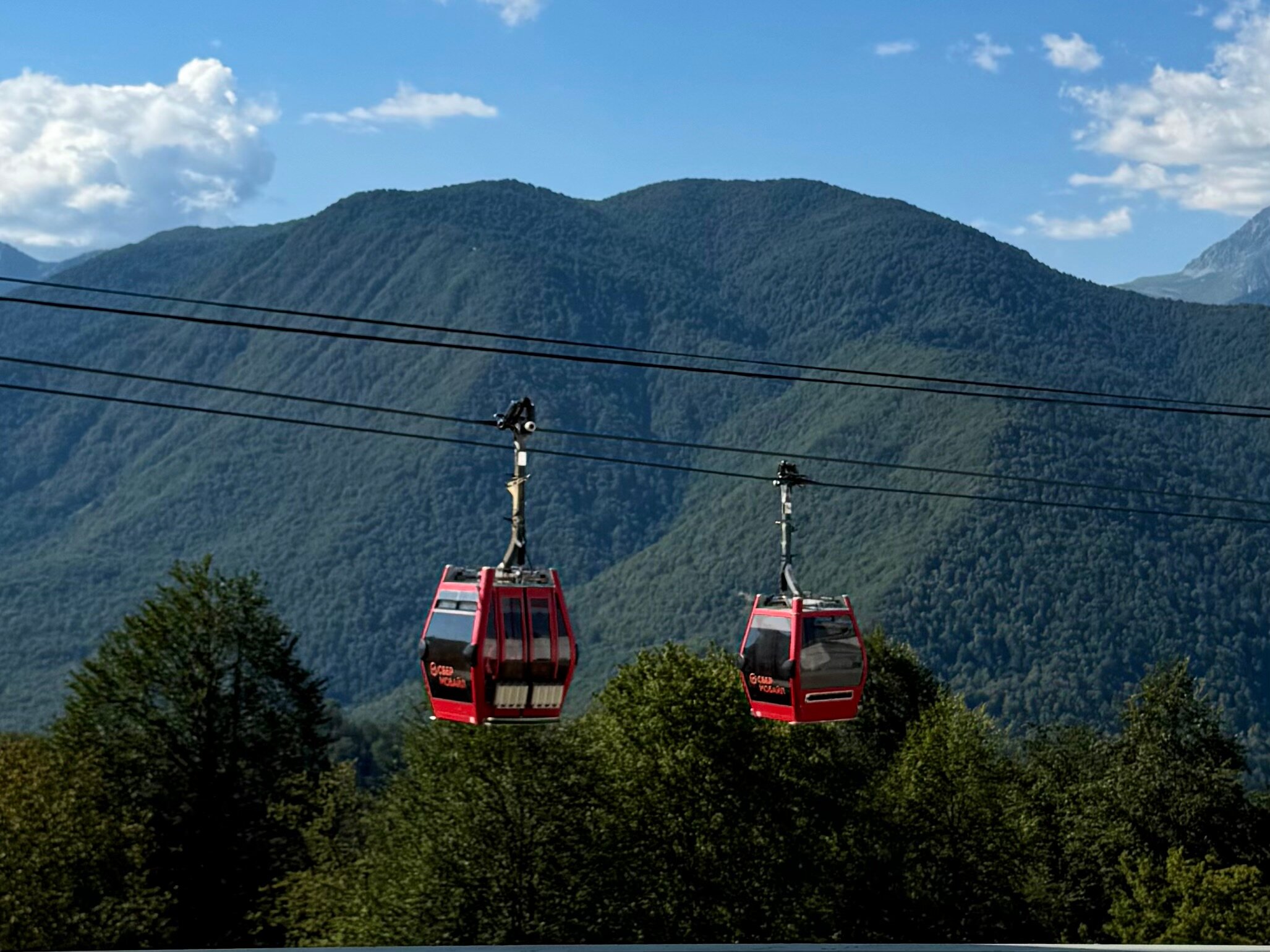 Лето на Красной Поляне: сколько стоят сутки в горах