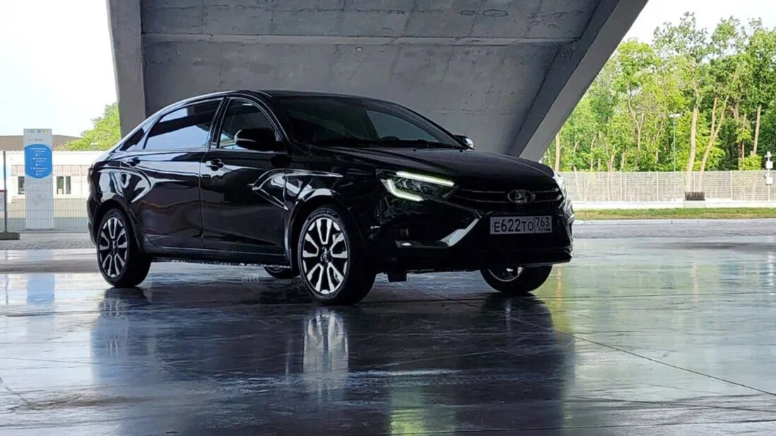 Роскошный лимузин на базе Lada Vesta NG будет называться Аура: известна цена