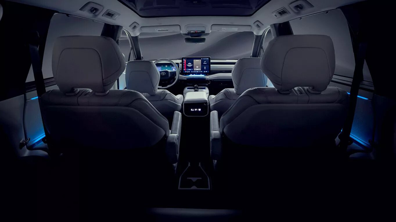 Toyota показала интерьер трёхрядного преемника Highlander