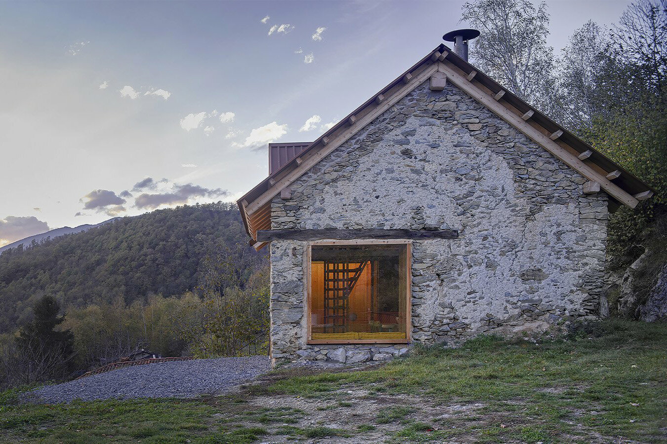 Как старый амбар стал уютным домом: фотопост из Альп 