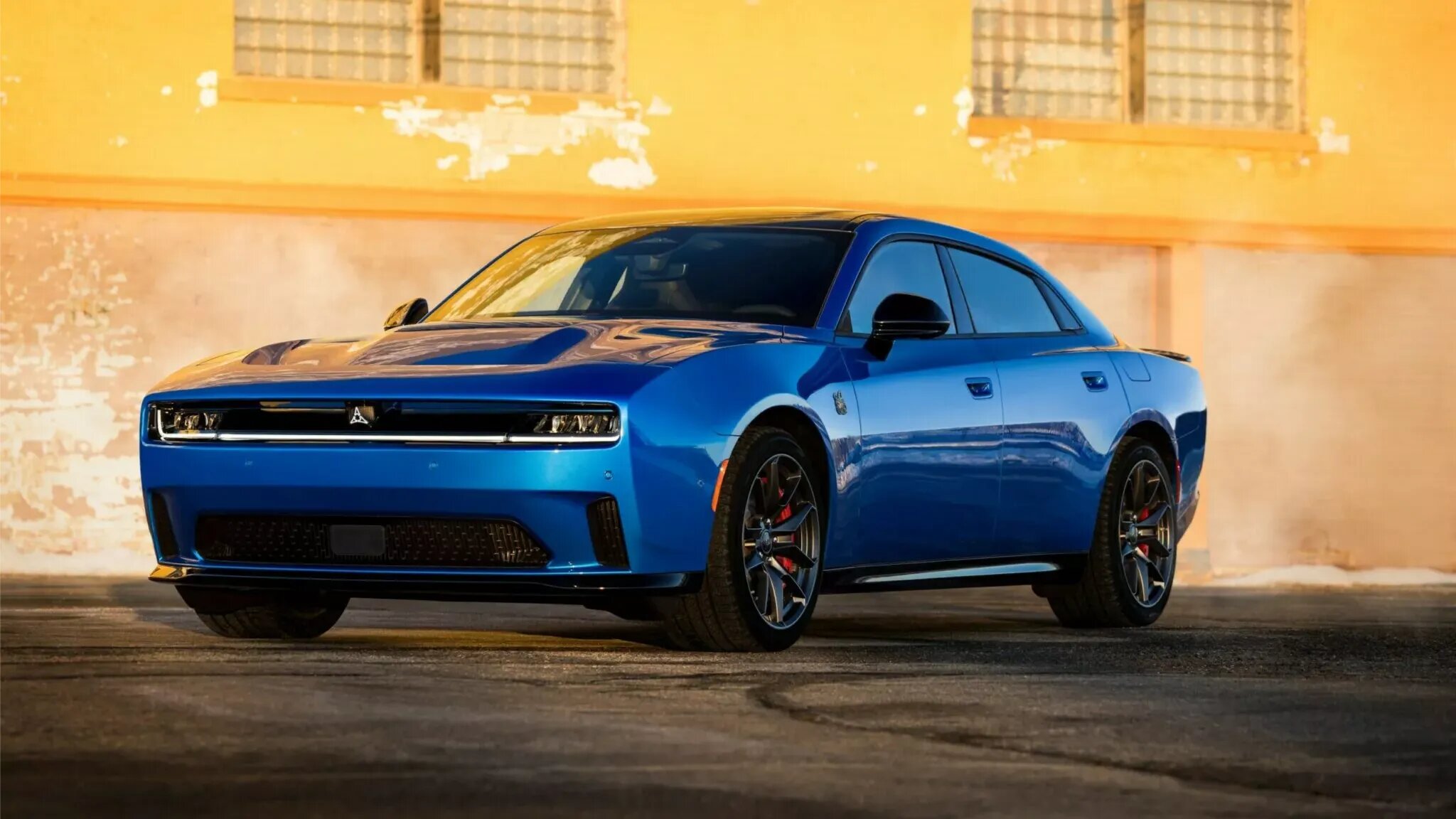 Dodge представил пятидверный масл-кар Charger Daytona: 630 сил и полный привод