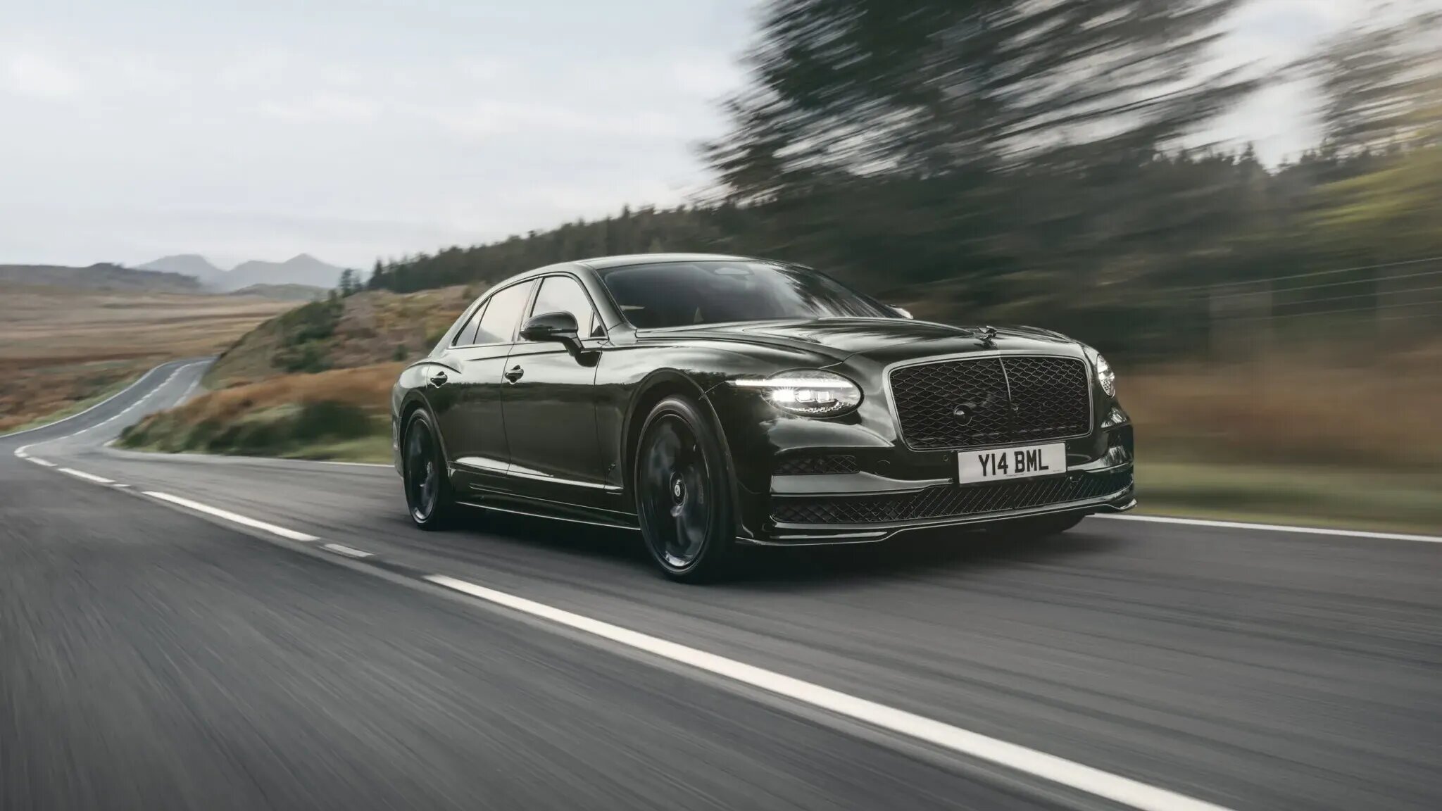 Bentley Flying Spur впервые за 64 года лишился сдвоенных фар