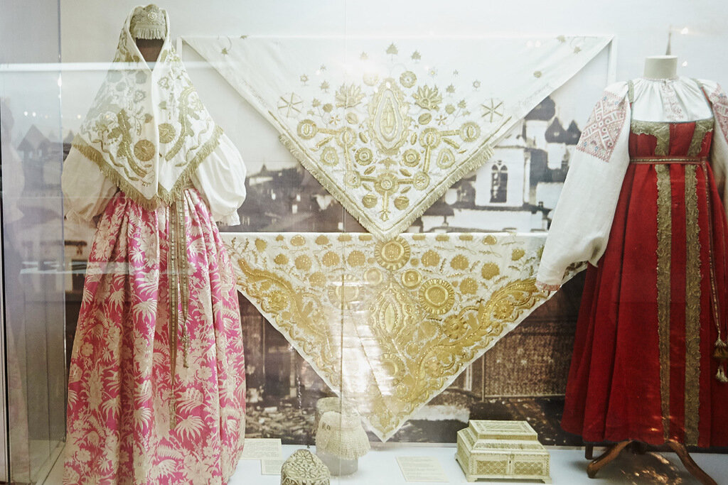 Традиционные костюмы Каргополья пронизаны символизмом:
каждый элемент вышивки несёт в себе значение 
