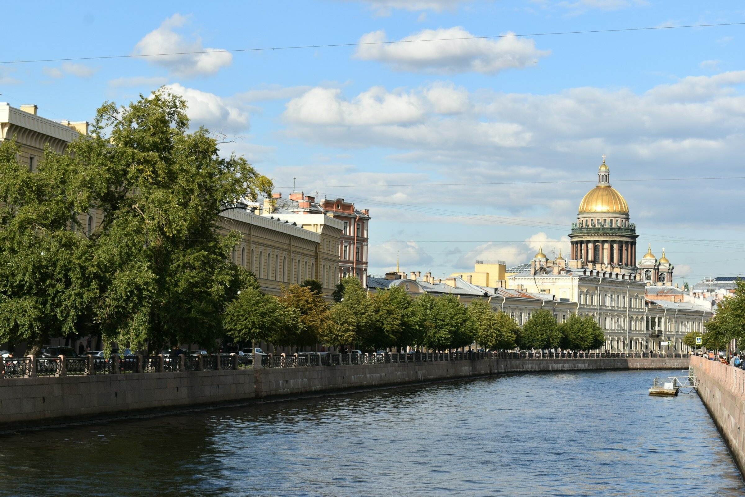 Исаакиевский собор отлично виден практически из любой точки центра Петербурга.