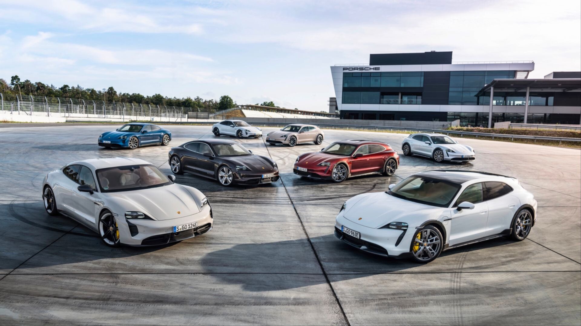 Почти 16 тысяч китайских Porsche Taycan могут загореться