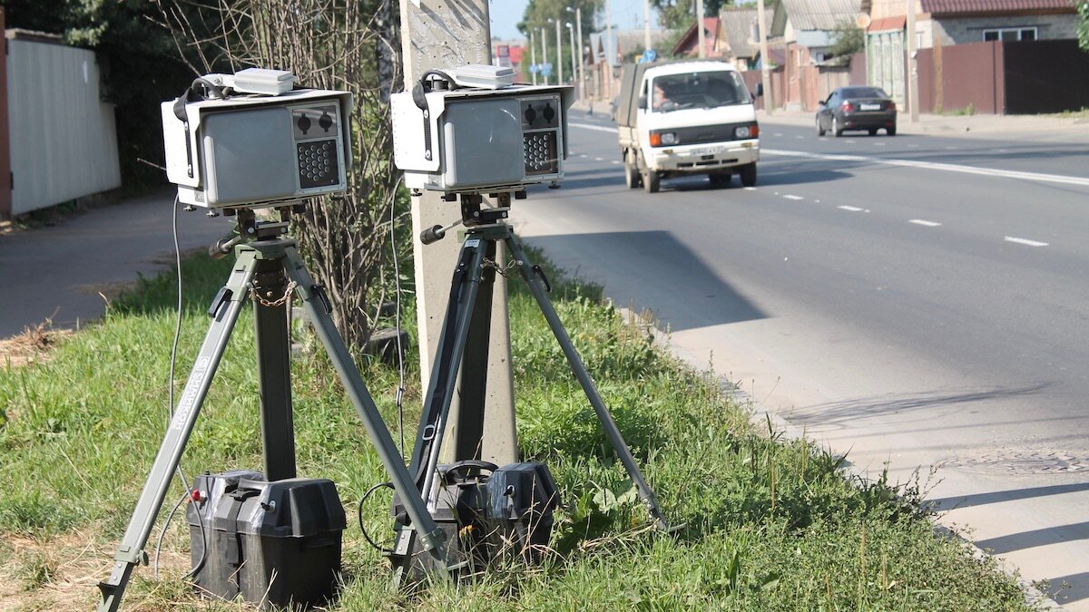 В России введут штрафы за установку дорожных камер в кустах