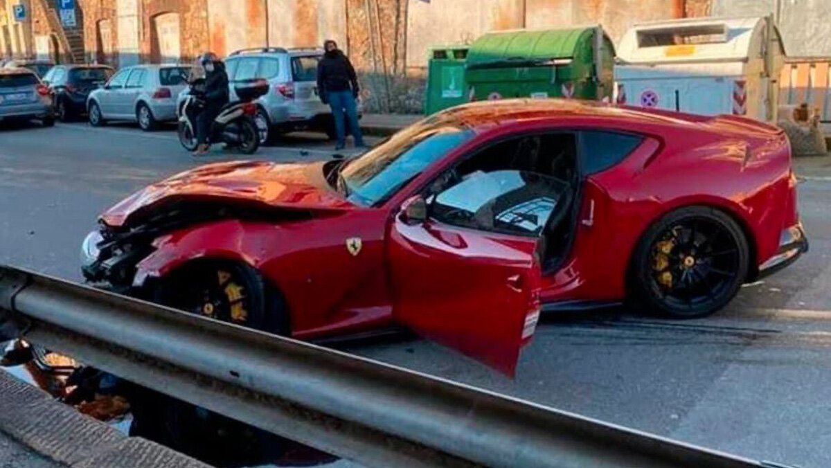 Автомойщик разбил Ferrari известного футболиста ценой 26 миллионов рублей