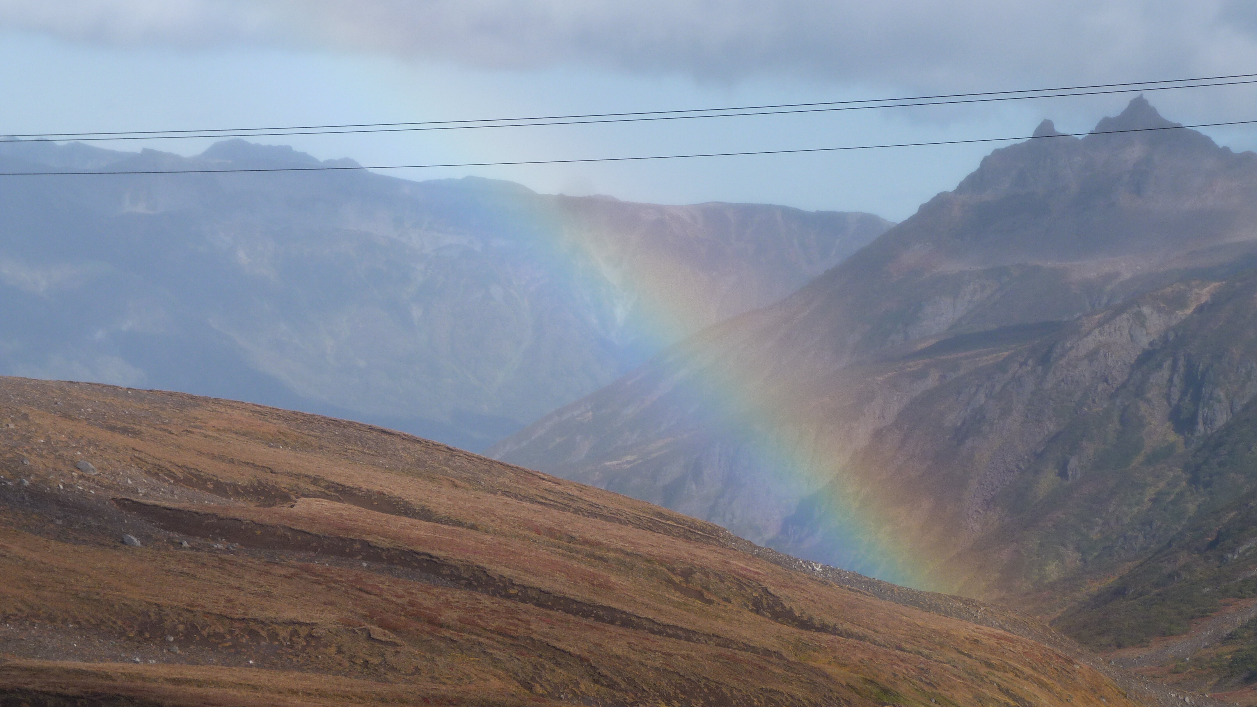Радуга в горах по дороге к Мутновскому
вулкану.