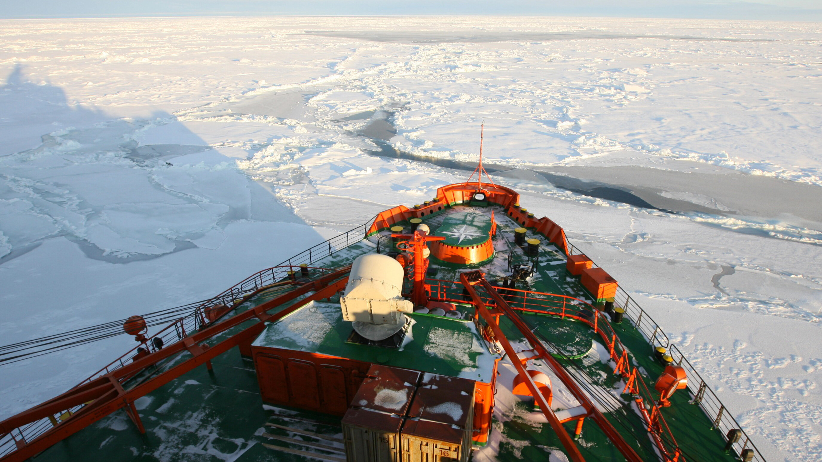 Путешествие на Северный полюс: ледокол, полярная баня и белые медведи