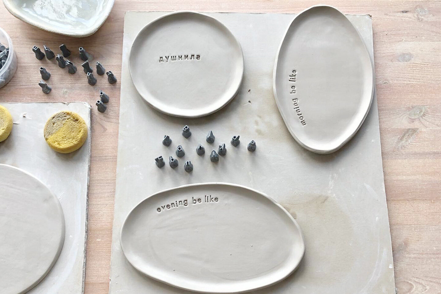 От тарелки «Душнила» до собственного бренда посуды для дома: история основателя бренда керамики «(Не)душно»